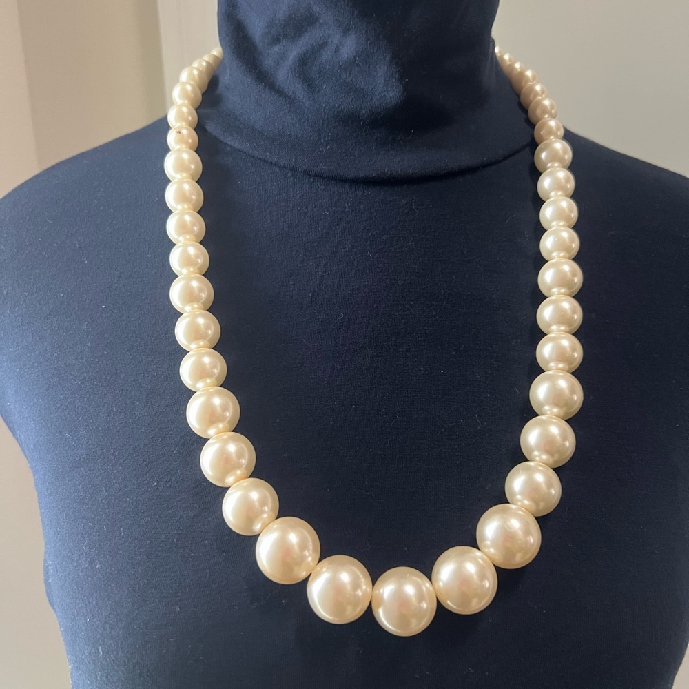 Elegant Pearl Necklace